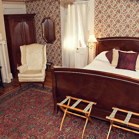 The Carriage Inn Bed And Breakfast Charles Town Extérieur photo
